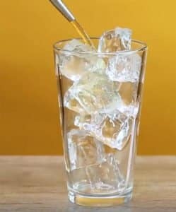 Pour the bourbons to prepare Texas Roadhouse Southern Whiskey Long Island Iced Tea Recipe